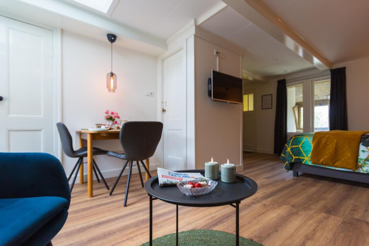 D' Ald Skoalle - Sfeervol Appartement In Oude School. Wijtgaard Dış mekan fotoğraf