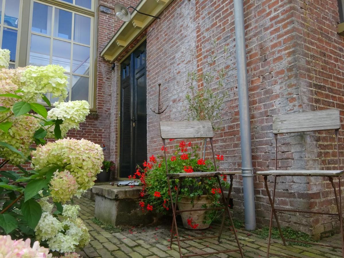 D' Ald Skoalle - Sfeervol Appartement In Oude School. Wijtgaard Dış mekan fotoğraf